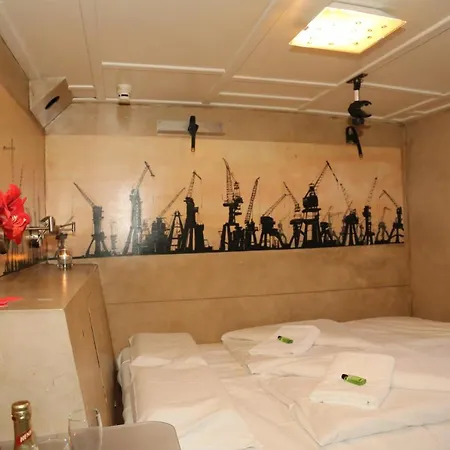 Segelschiff Loth Lorien Båthotell *