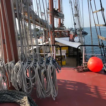 Segelschiff Loth Lorien Båthotell *